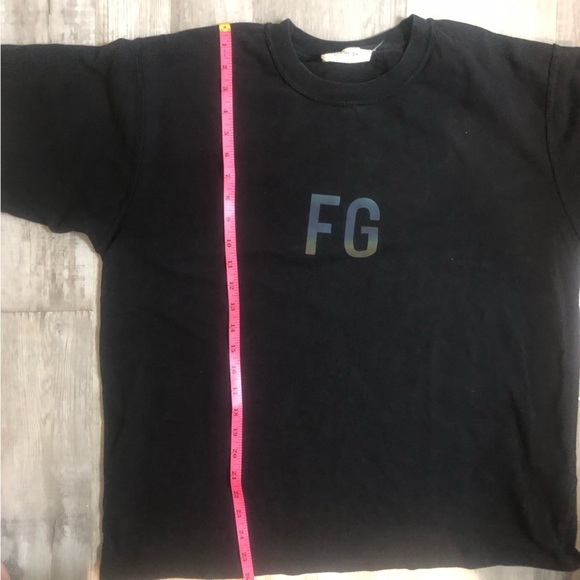 Fear of God 6th collection short sleeve size small holographic tshirt - Picture 9 of 16